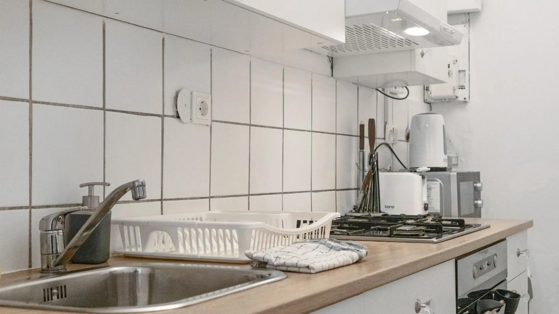 Charming 2Br Apartment In The Heart Of Wenen Oostenrijk